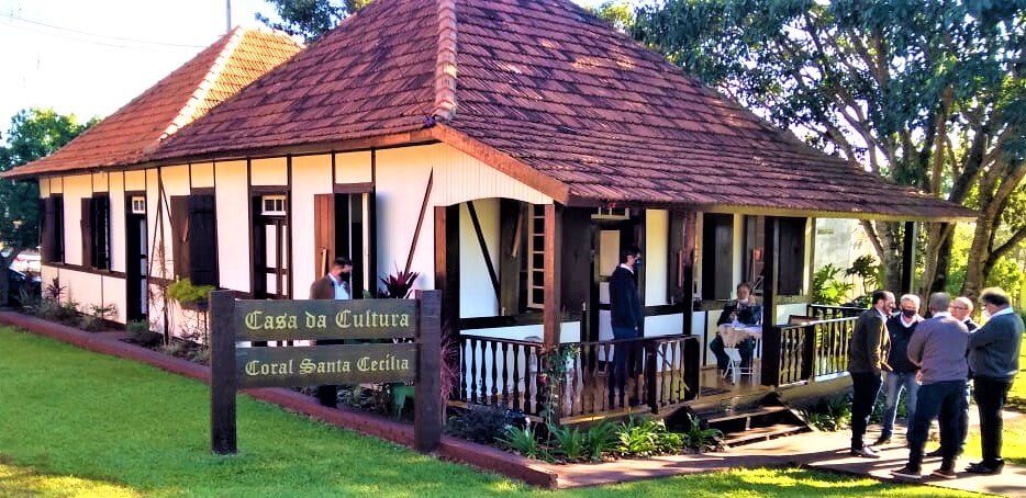 ESCOLA DE CANTO E MÚSICA